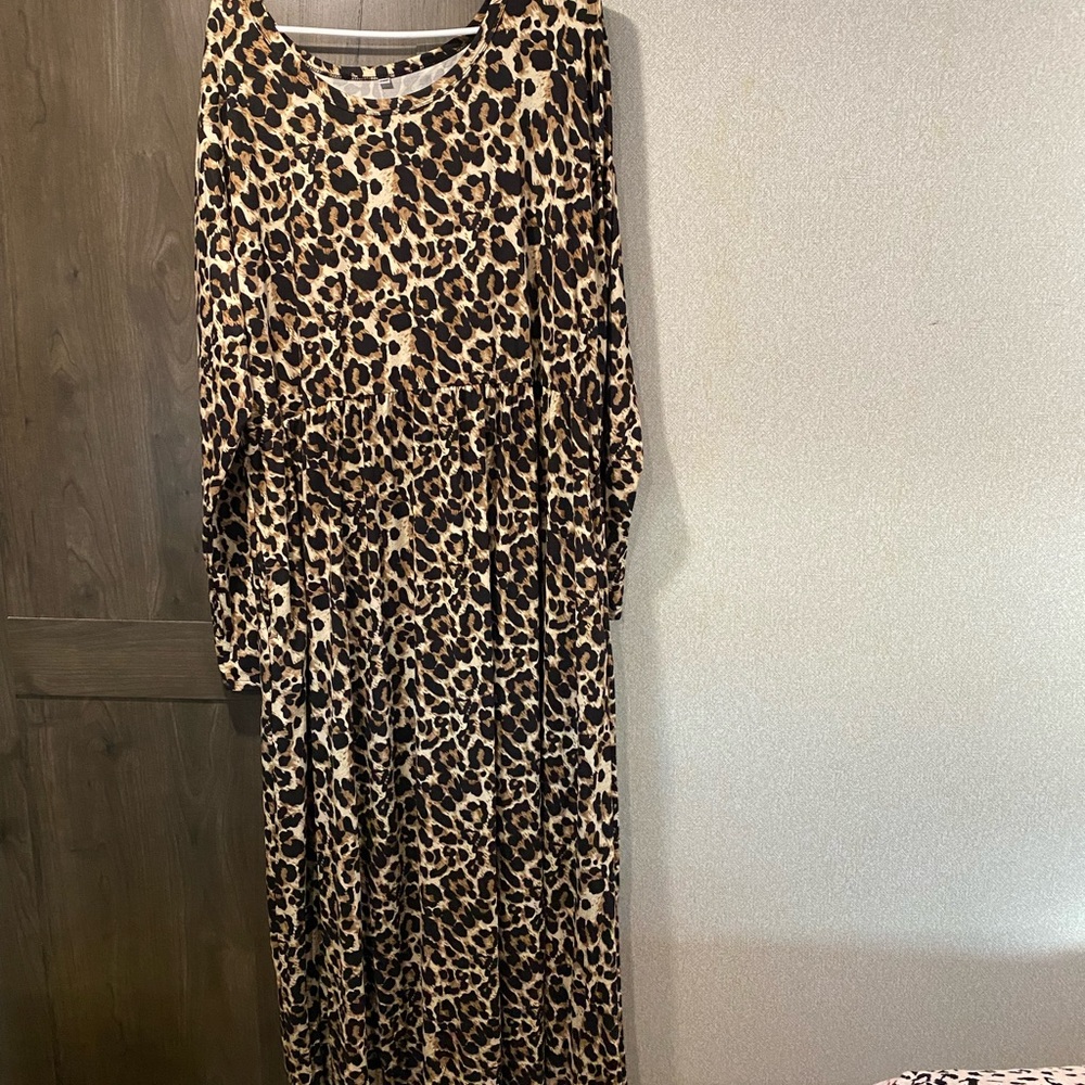 Botique Maxi Dress NWOT. Never been worn. It’s a 4X but fits like a 3X.